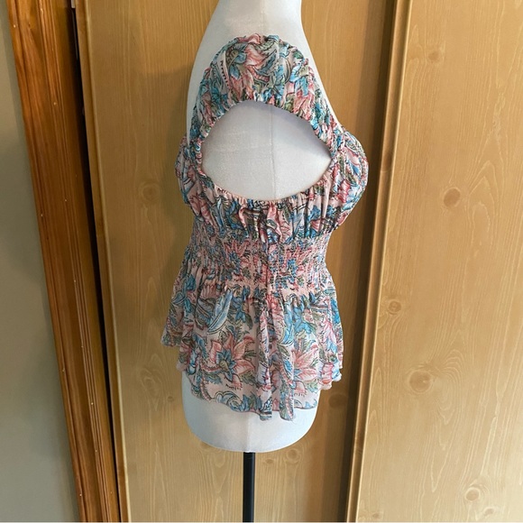 Urban Outfitters • Chiffon Cropped Capsleeve Blouse in Floral Print - Picture 11 of 12